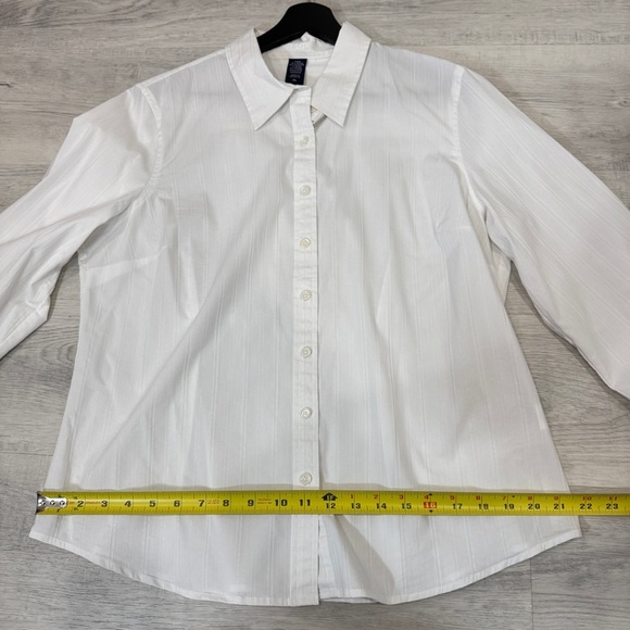 IZOD Women's White Collared Shirt size XL - Picture 13 of 16